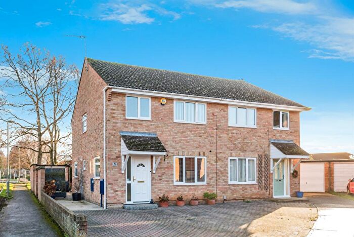 3 Bedroom Semi Detached House For Sale In Beagle Close, Abingdon, OX14