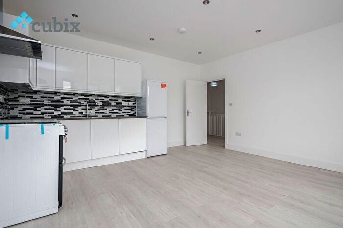 2 Bedroom Flat To Rent In London Road, Cheam, Sutton, SM3