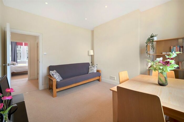 2 Bedroom Flat To Rent In Coleherne Road, Earls Court, London, SW10