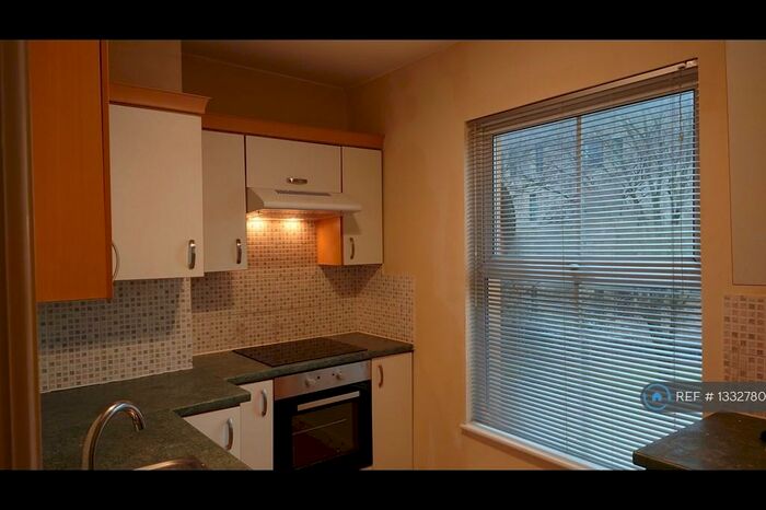 2 Bedroom Flat To Rent In Deansgate, Bolton, BL1