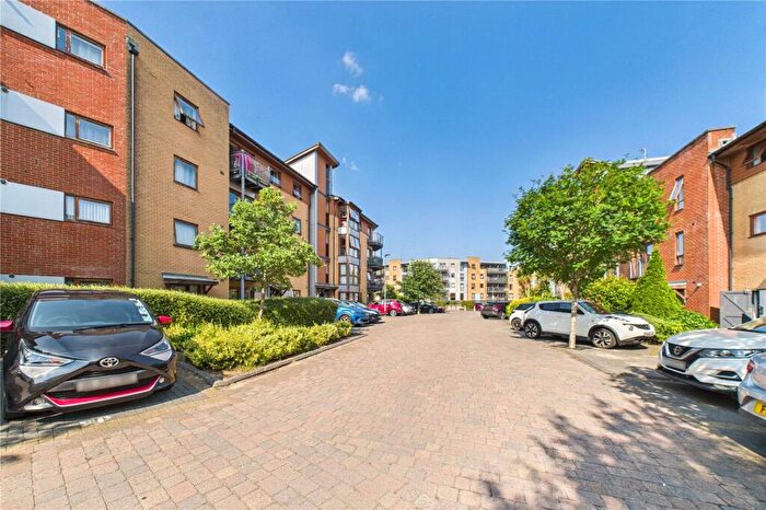 2 Bedroom Apartment To Rent In Commonwealth Drive, Three Bridges, Crawley, West Sussex, RH10