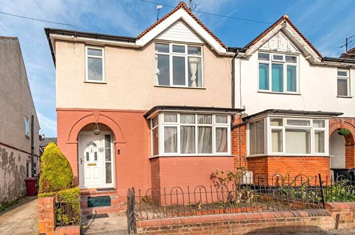 3 Bedroom Semi-Detached House To Rent In Hill Street, Reading, RG1