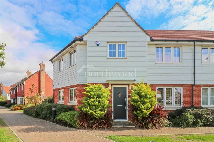 3 Bedroom Property For Sale In Brambling Avenue, Finberry, Ashford, TN25