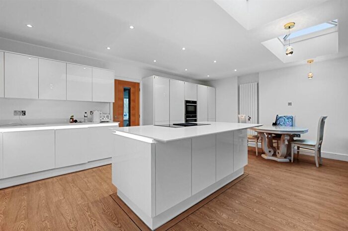 3 Bedroom Chalet For Sale In Hook End Road, Hook End, Brentwood, CM15