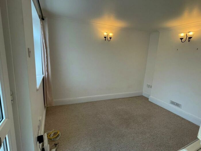 1 Bedroom Terraced House To Rent In Queen Street, Honiton, EX14