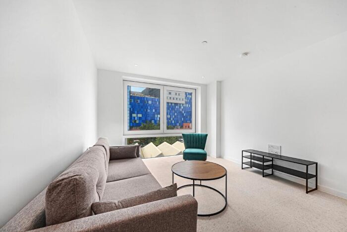 2 Bedroom Apartment To Rent In Cendal Crescent London, E1