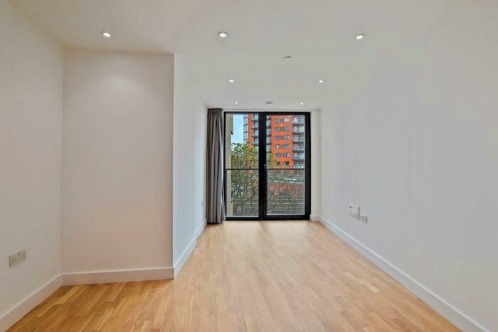 2 Bedroom Apartment To Rent In Burgess Springs, Chelmsford, CM1