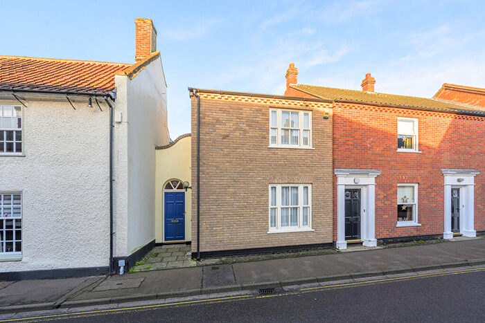 2 Bedroom Town House To Rent In Old College Close, NR34