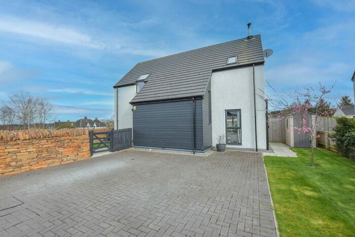 3 Bedroom Detached House For Sale In Mackinnon Drive, Croy, Inverness, IV2