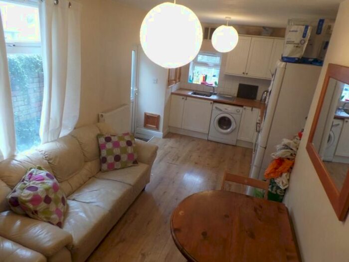 4 Bedroom Terraced House To Rent In Moy Road, Roath, Cardiff, CF24