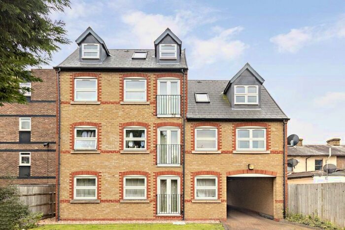 1 Bedroom Flat To Rent In Morden Road, London, SW19