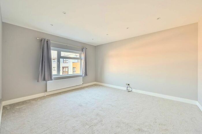 3 Bedroom Flat To Rent In East Barnet Road, New Barnet, Barnet, EN4