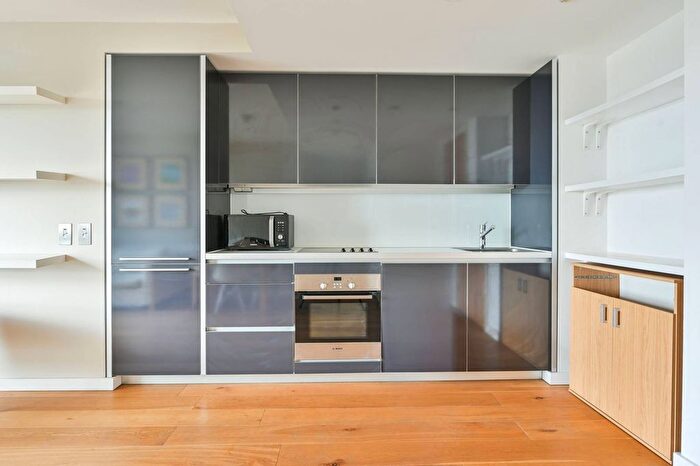 1 Bedroom Flat To Rent In Walworth Road, Elephant And Castle, London, SE1