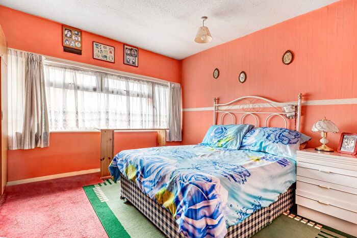 3 Bedroom Terraced House For Sale In Gale Close, Mitcham, CR4