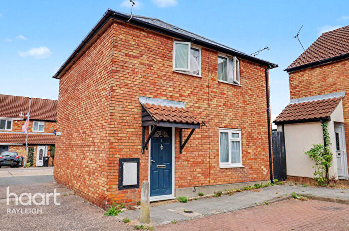 3 Bedroom Detached House For Sale In Sheering Court, Rayleigh, SS6