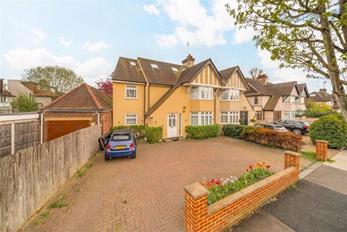 6 Bedroom Semi-Detached House For Sale In The Vale, Golders Green, NW11