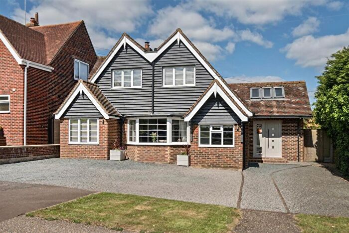 4 Bedroom Detached House For Sale In Maxwell Road, Arundel, BN18