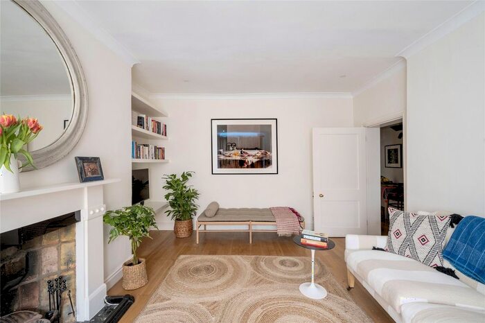 2 Bedroom Flat To Rent In Kensington Park Gardens, Notting Hill, W11