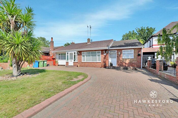 5 Bedroom Detached Bungalow For Sale In Chalkwell Road, Sittingbourne, ME10