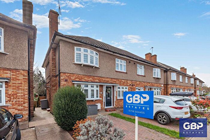 2 Bedroom Flat For Sale In Station Road, Gidea Park, RM2