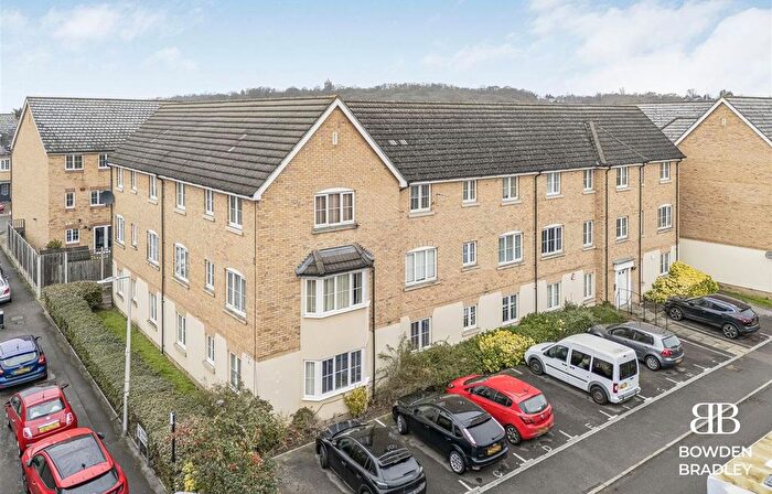 1 Bedroom Flat To Rent In Genas Close, Barkingside, IG6