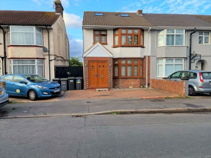 Flat To Rent In Alder Crescent, LU3