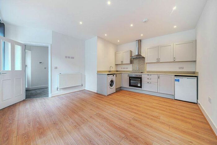 2 Bedroom Flat To Rent In Kings Street, Maidstone, ME14