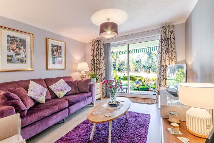 2 Bedroom Flat For Sale In Salters Close, Rickmansworth, WD3