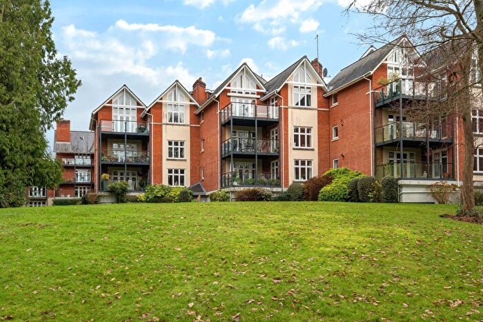 3 Bedroom Flat To Rent In Warberry Park Gardens, Tunbridge Wells, TN4