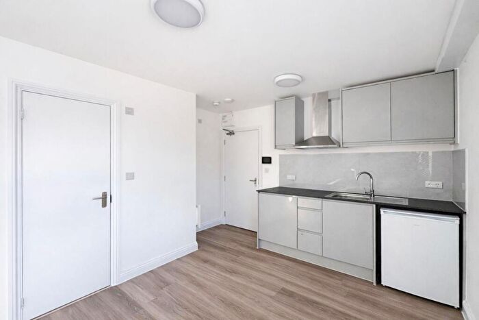 Flat To Rent In Stag Lane, Edgware, HA8