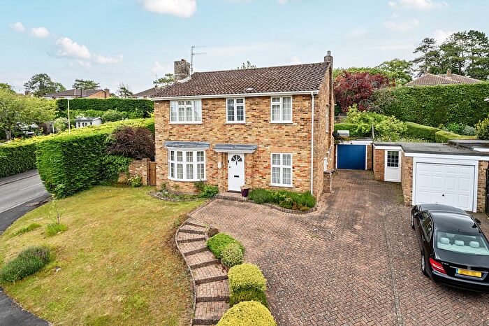 4 Bedroom Detached House For Sale In Huntsmead, Alton, GU34