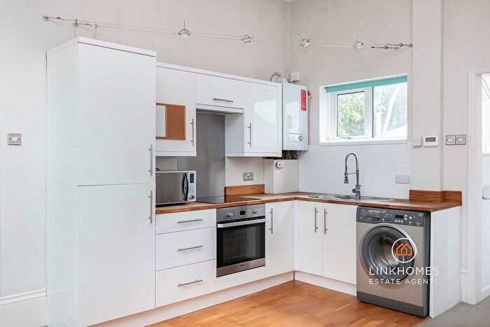 1 Bedroom Flat For Sale In Courtenay Road, Poole, BH14