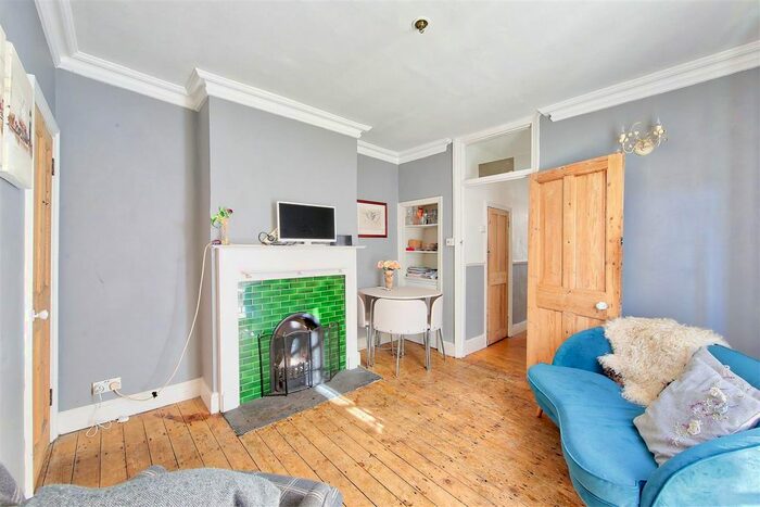 2 Bedroom Flat To Rent In Penwith Road, London, SW18