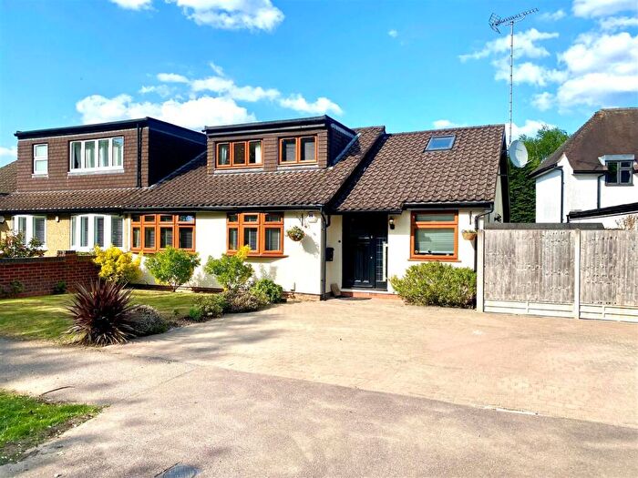 5 Bedroom Semi Detached House For Sale In Santers Lane, Potters Bar, EN6