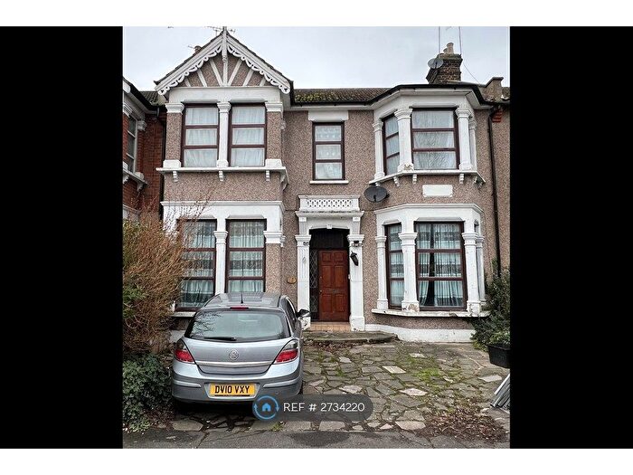 2 Bedroom Flat To Rent In Beaufort Gardens, Ilford, IG1