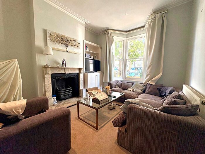 4 Bedroom Property To Rent In Hannell Road, London, SW6