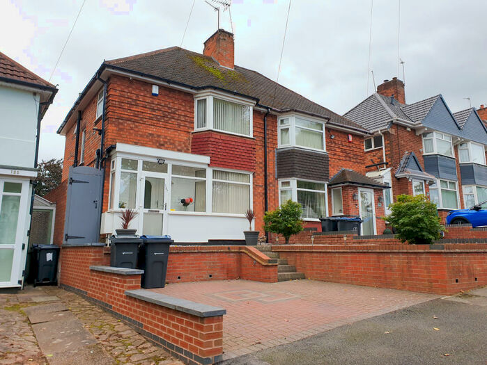 3 Bedroom Semi-Detached House To Rent In Newlands Road, Birmingham, B30