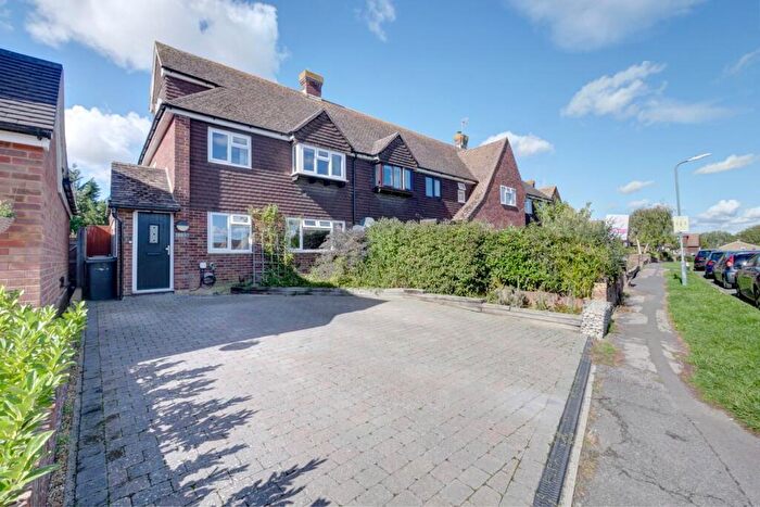 4 Bedroom End Of Terrace House For Sale In Lansdowne Drive, Hailsham, BN27