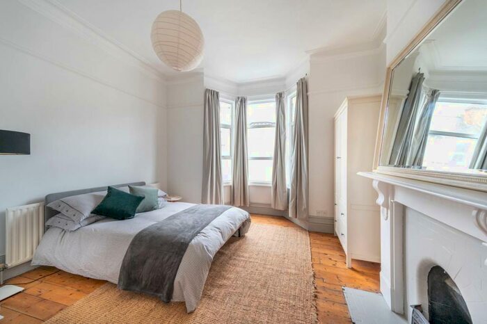 2 Bedroom Flat To Rent In Wendover Road, Willesden, London, NW10