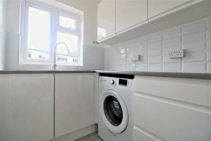 2 Bedroom Apartment To Rent In Bradmore Green, Brookmans Park, AL9