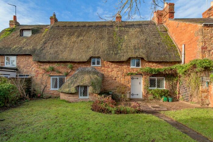 3 Bedroom Cottage To Rent In Church Street, Bodicote, OX15