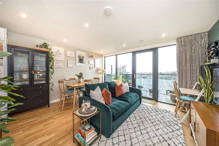 1 Bedroom Flat For Sale In Hawthorne Crescent, Greenwich, SE10