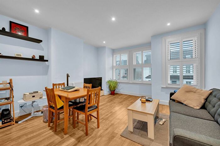 1 Bedroom Flat To Rent In Meadow Road, Shortlands, Bromley, BR2