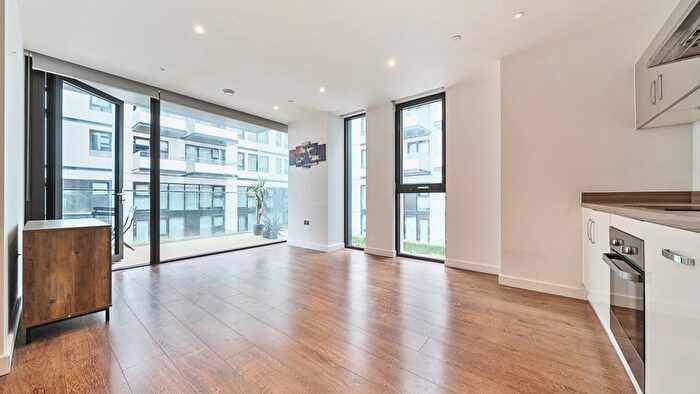 2 Bedroom Flat For Sale In Barge Walk, Greenwich, SE10