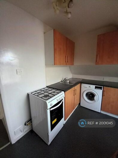 1 Bedroom Flat To Rent In Manor Park, London, E12