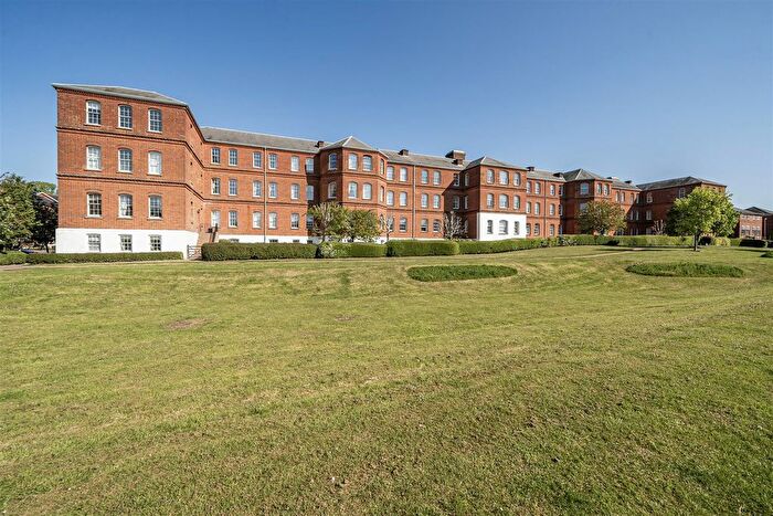 2 Bedroom Flat For Sale In Kingswood Place, Knowle Village, Fareham, PO17