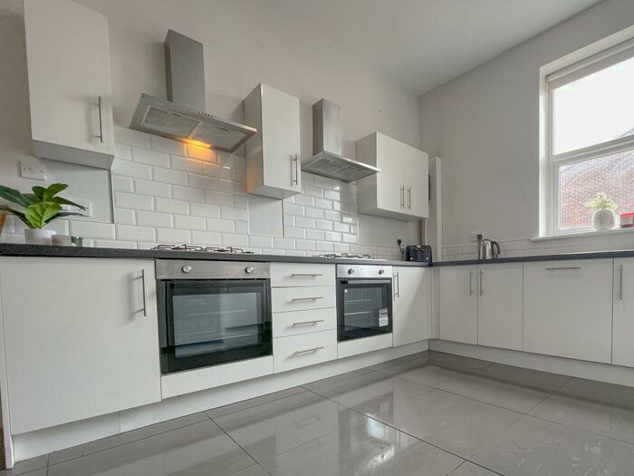 9 Bedroom Terraced House To Rent In Botanic Road, L7