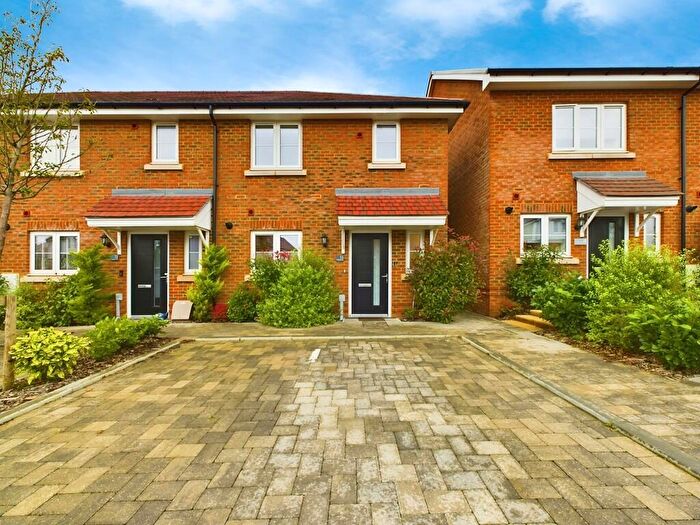 3 Bedroom Semi-Detached House To Rent In Brighton Link, Faygate, RH12