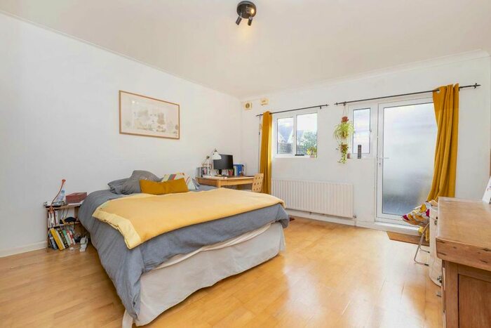 2 Bedroom Flat For Sale In Dartmouth Park Hill, London, N19