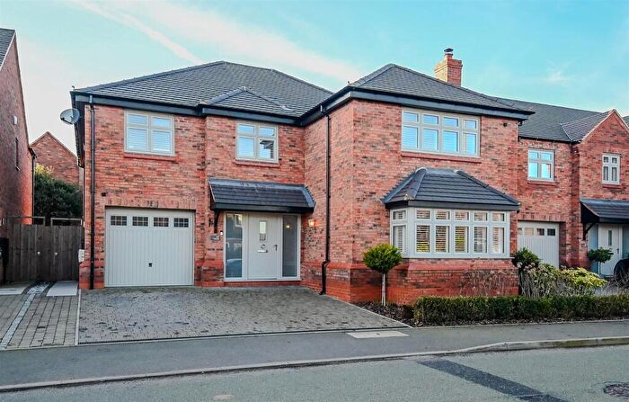 4 Bedroom Detached House For Sale In Fox Lane, Alrewas, DE13